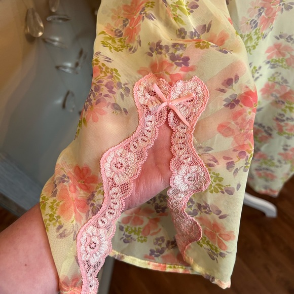 Sheer Flower and Lace Kimono - Picture 10 of 11